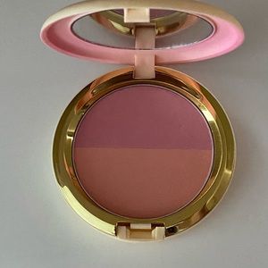 MAC large powder blush